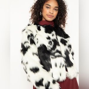New, never worn faux fur crop jacket from Eloquii! Dress up or down, stay warm!
